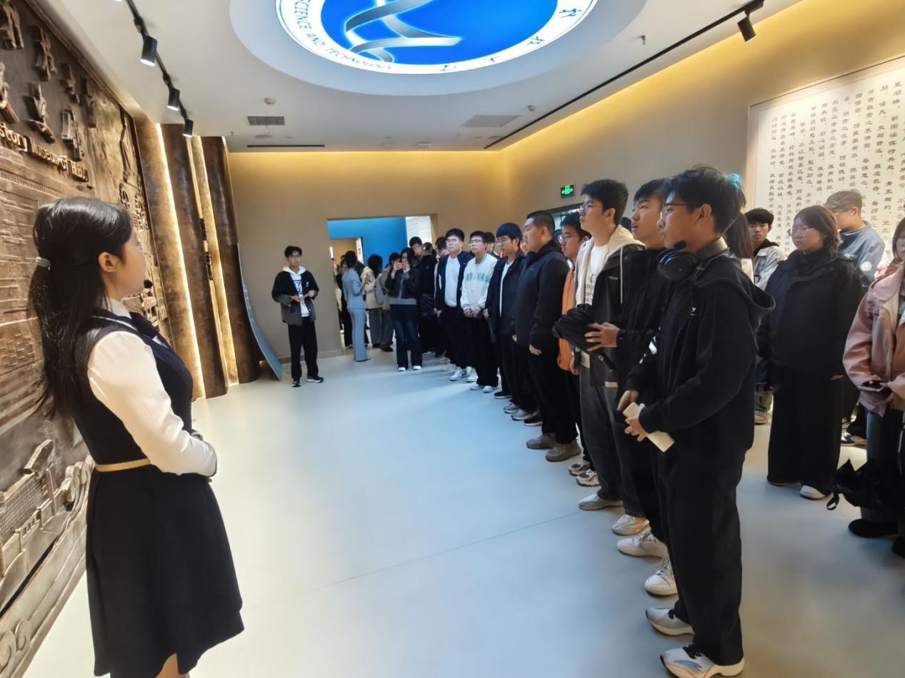 信息校史馆2.jpg