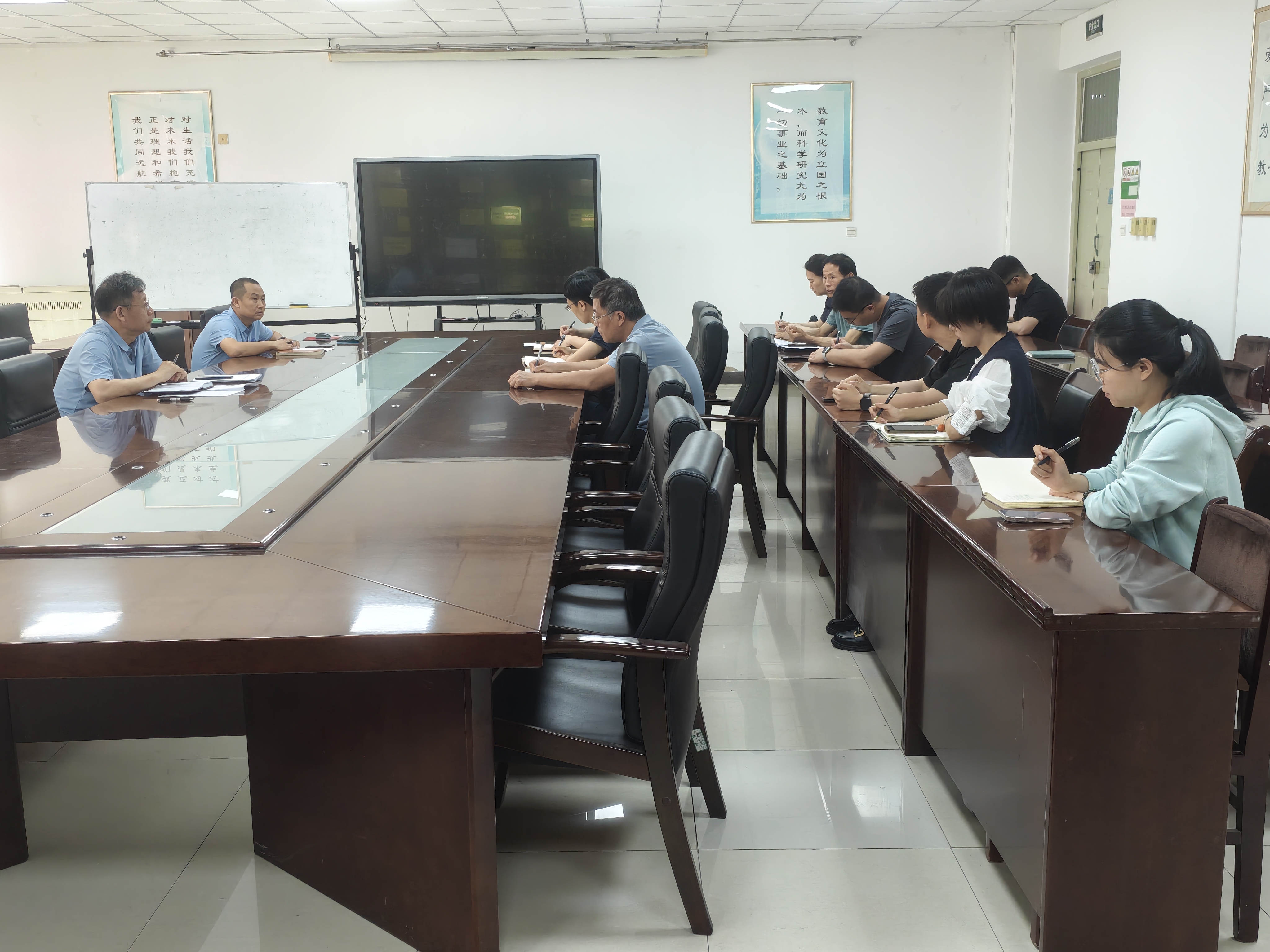 树立和践行正确政绩观学习教育推进会1.jpg