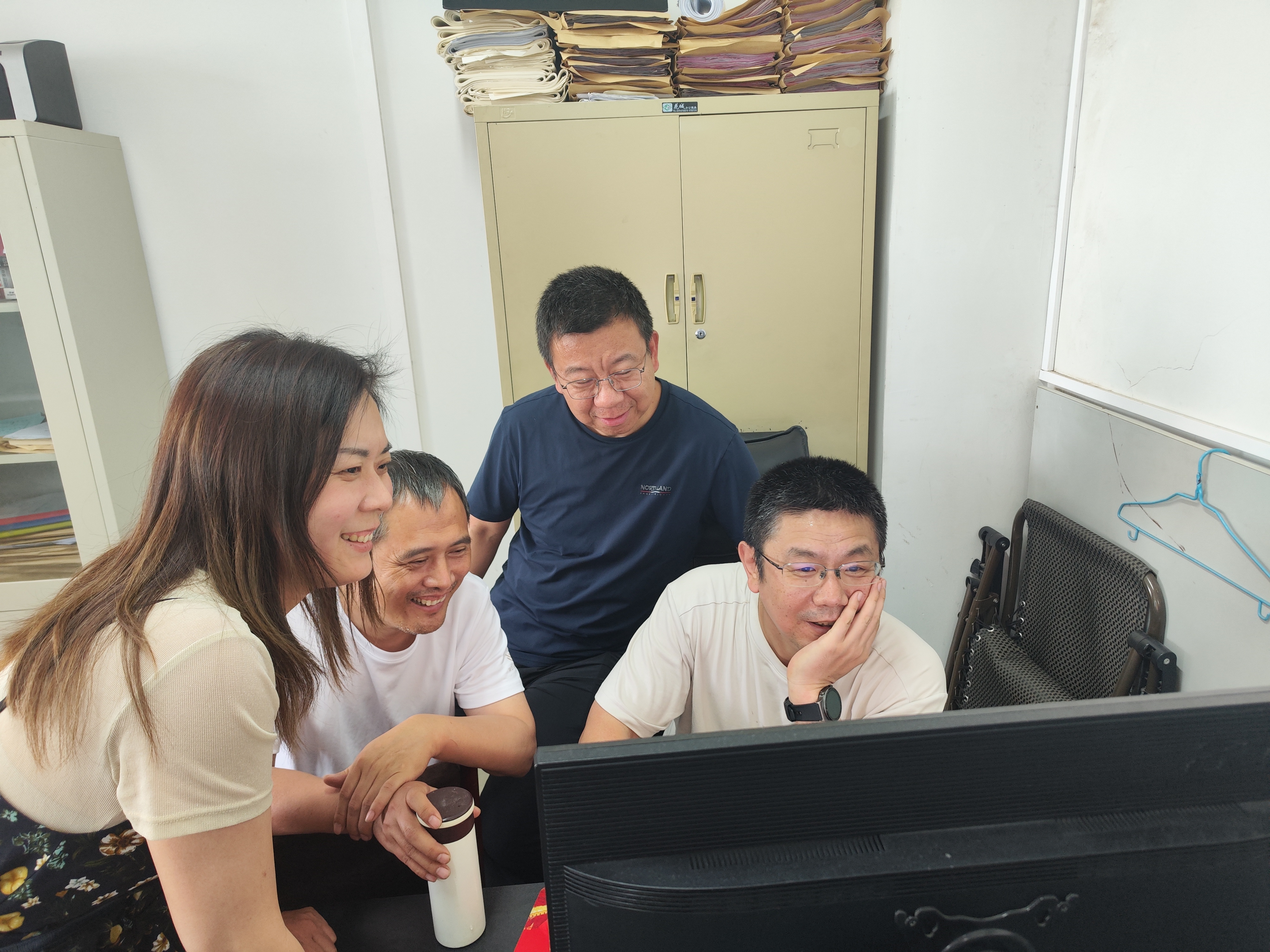 2026年5月21日,计算机网络课题组开展主题教研讨论活动,孙秋红、华宇、路国庆老师参加讨论,其他课题组武卫东老师观摩教研活动。本次讨论核心内容为结课考试考核环节。结合当前课程中发现的问题,共同探讨了考核方案,以便真实体现学生的学习效果。.jpg